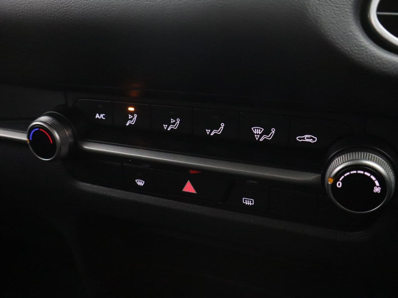 Mazda CX-30 2.0 e-SKYACTIV G MHEV SE-L — image 29