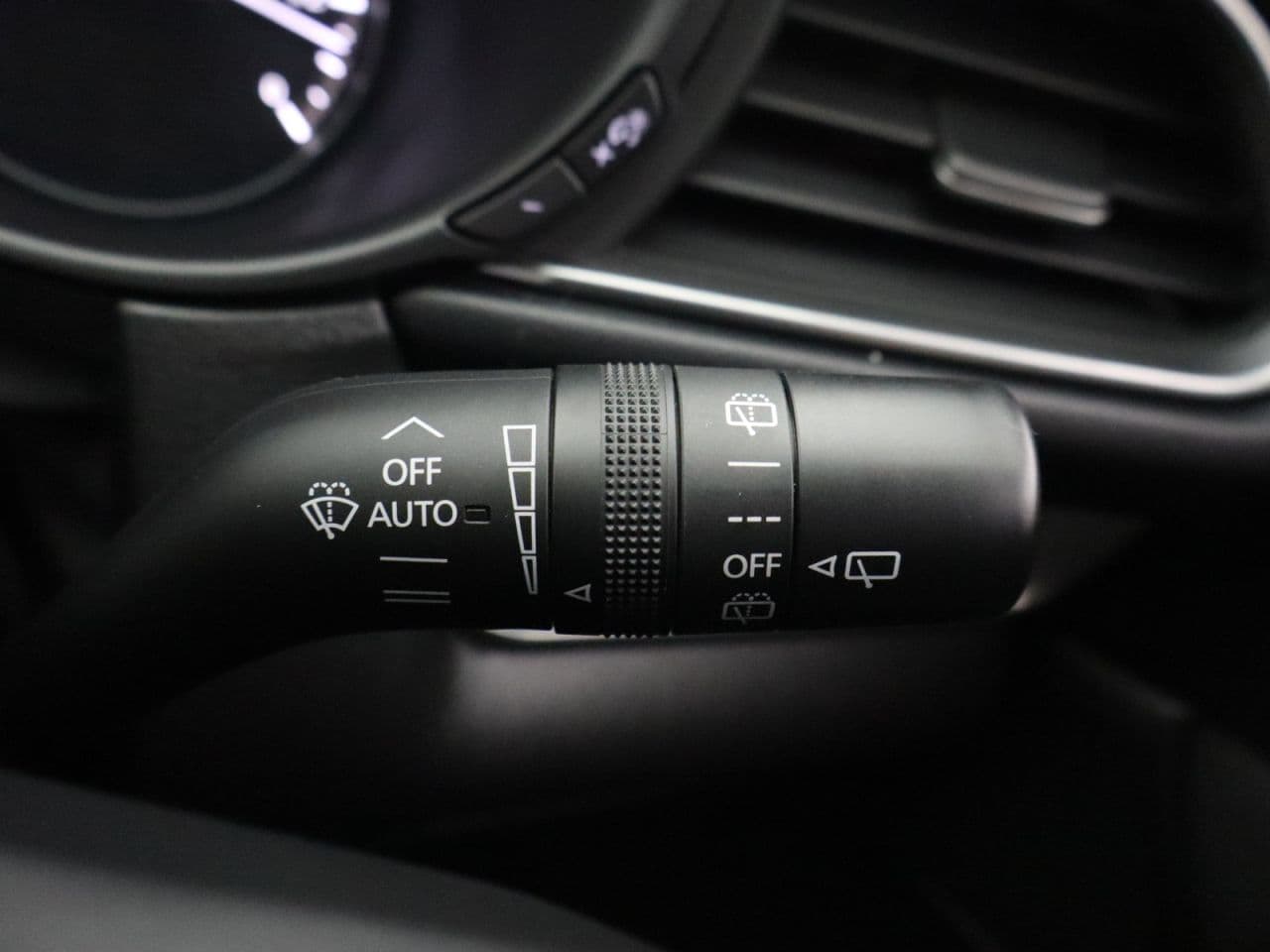 Mazda CX-30 2.0 e-SKYACTIV G MHEV SE-L — image 34
