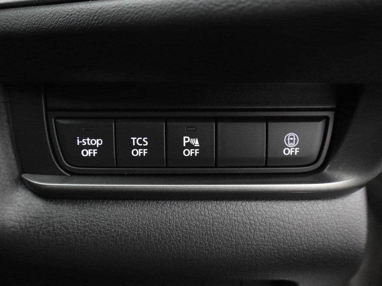Mazda CX-30 2.0 e-SKYACTIV G MHEV SE-L — image 35
