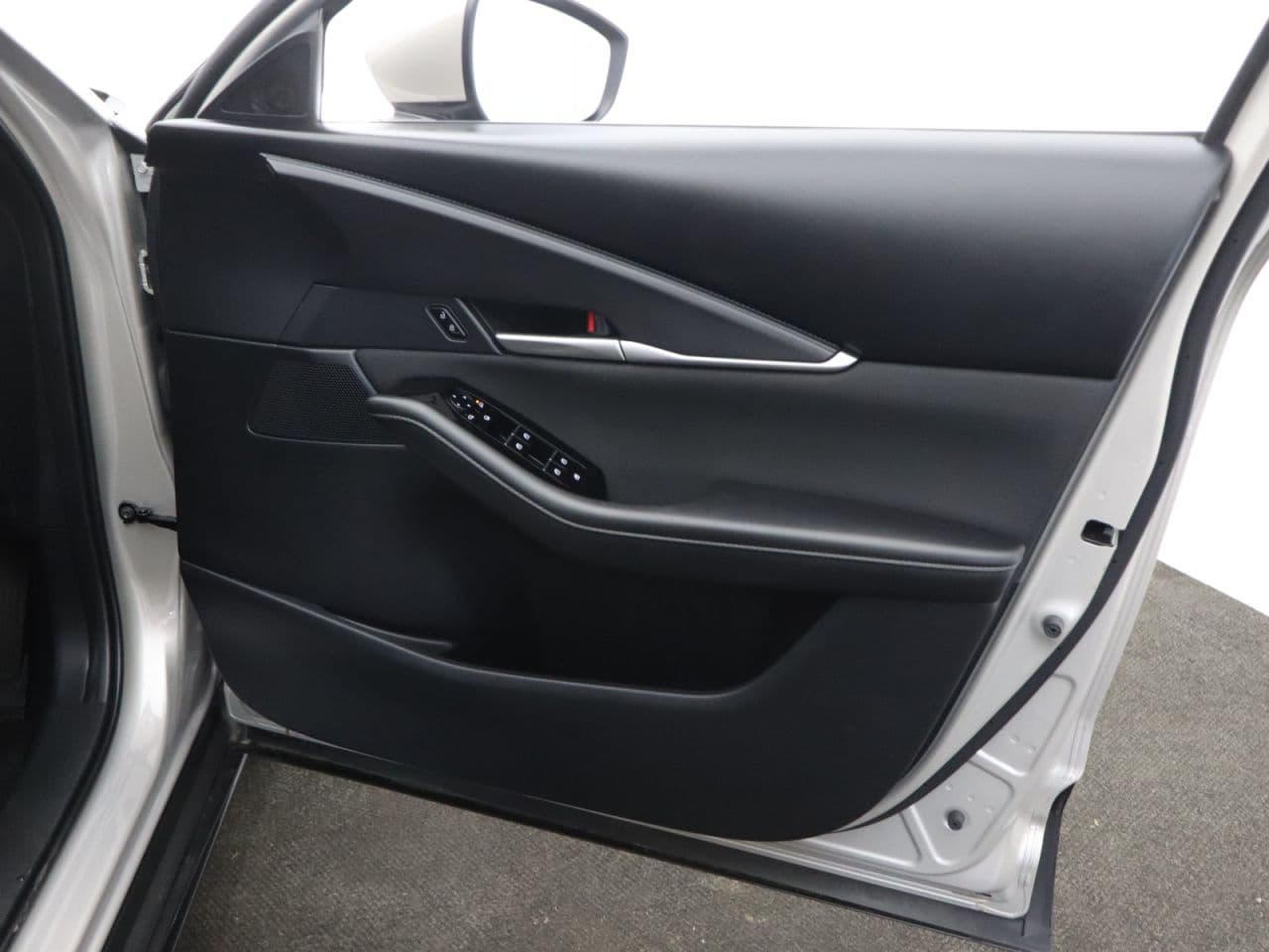 Mazda CX-30 2.0 e-SKYACTIV G MHEV SE-L — image 36