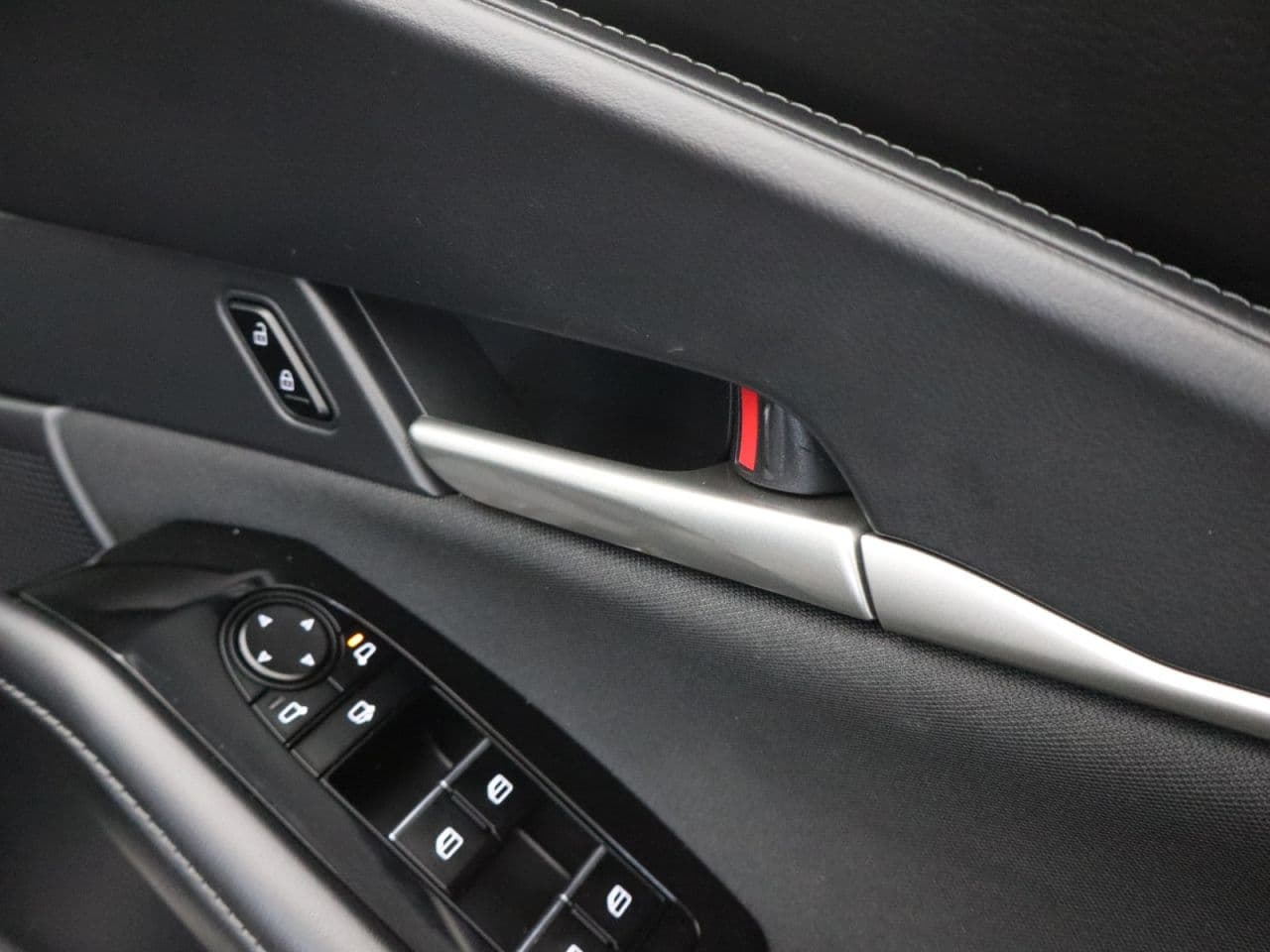Mazda CX-30 2.0 e-SKYACTIV G MHEV SE-L — image 39