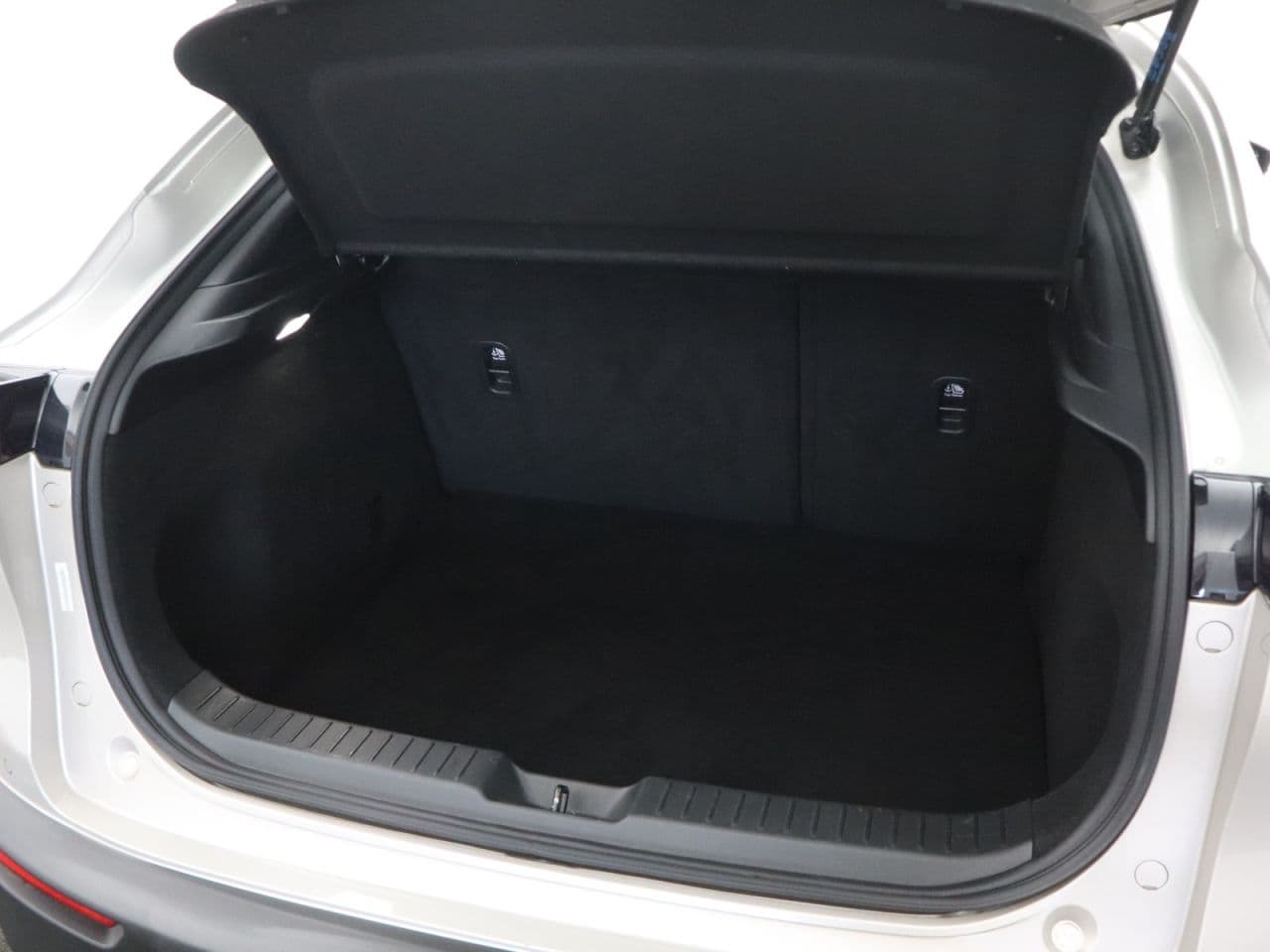 Mazda CX-30 2.0 e-SKYACTIV G MHEV SE-L — image 44