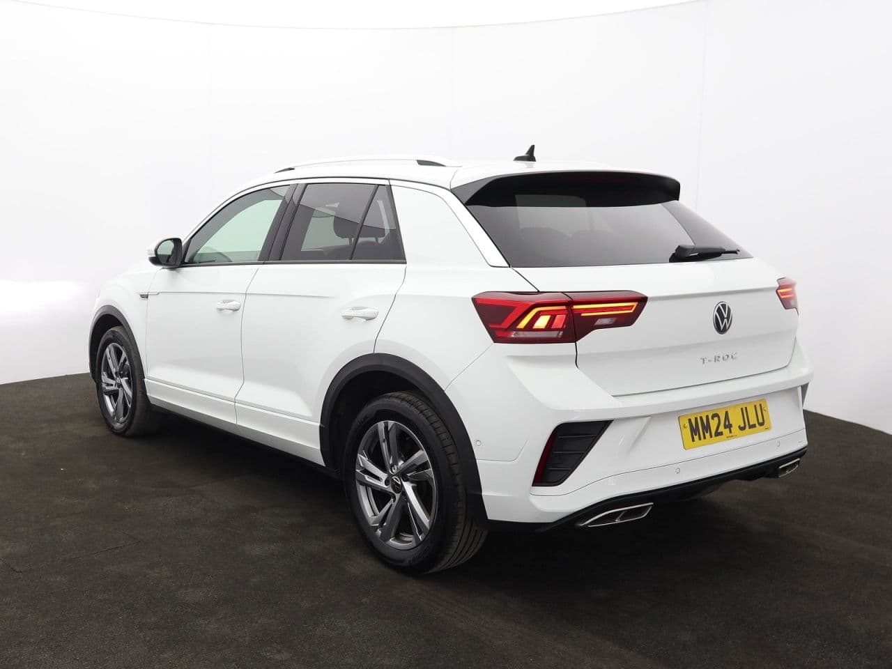 Volkswagen T-Roc 1.5 TSI R-Line — image 8
