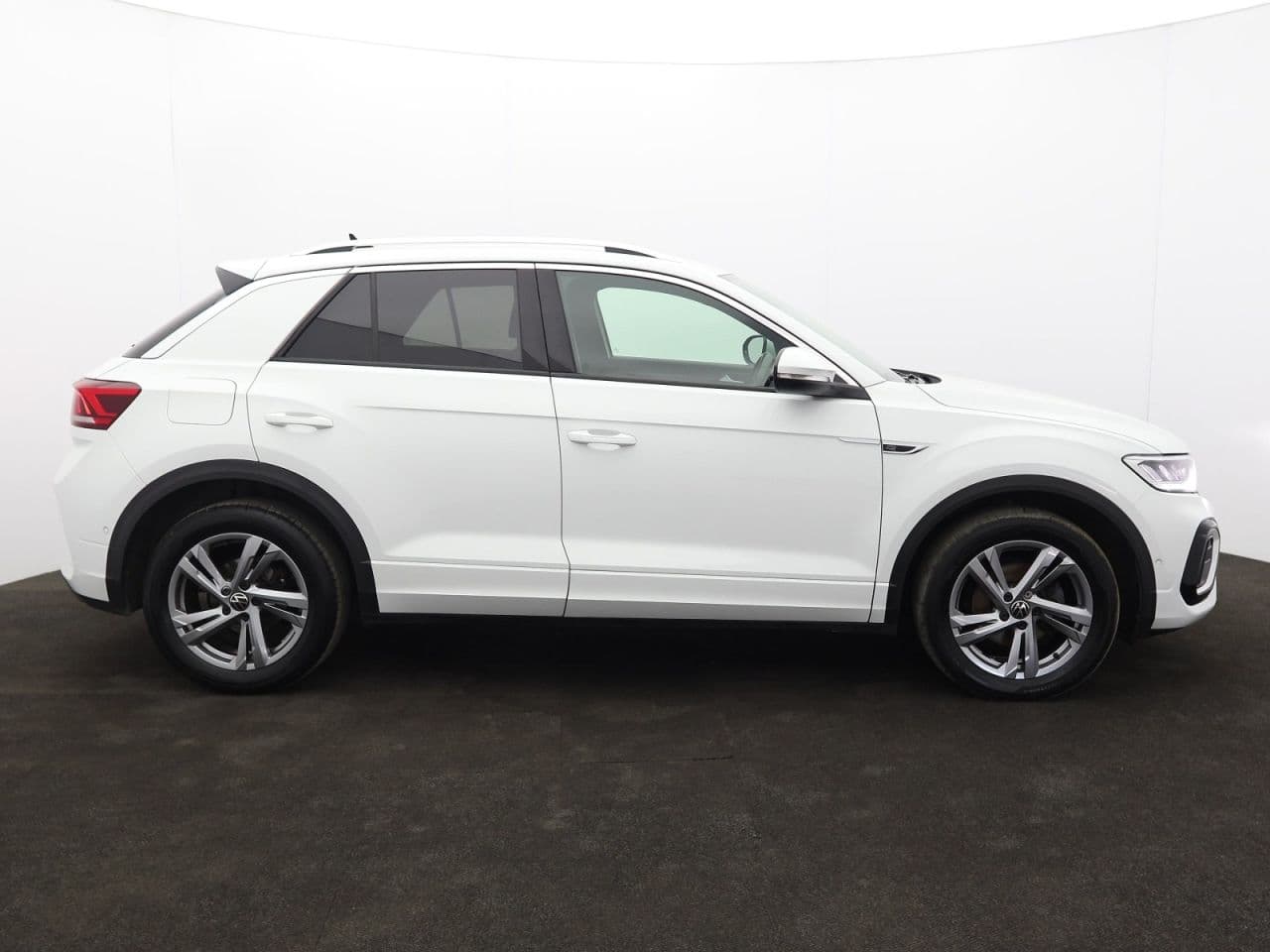 Volkswagen T-Roc 1.5 TSI R-Line — image 11