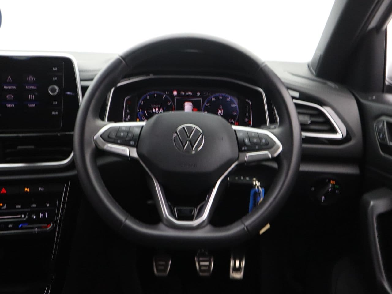 Volkswagen T-Roc 1.5 TSI R-Line — image 16