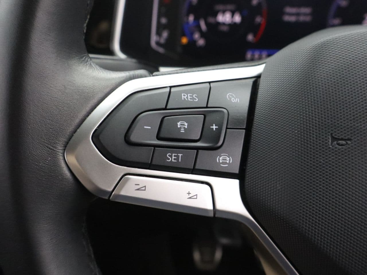 Volkswagen T-Roc 1.5 TSI R-Line — image 17