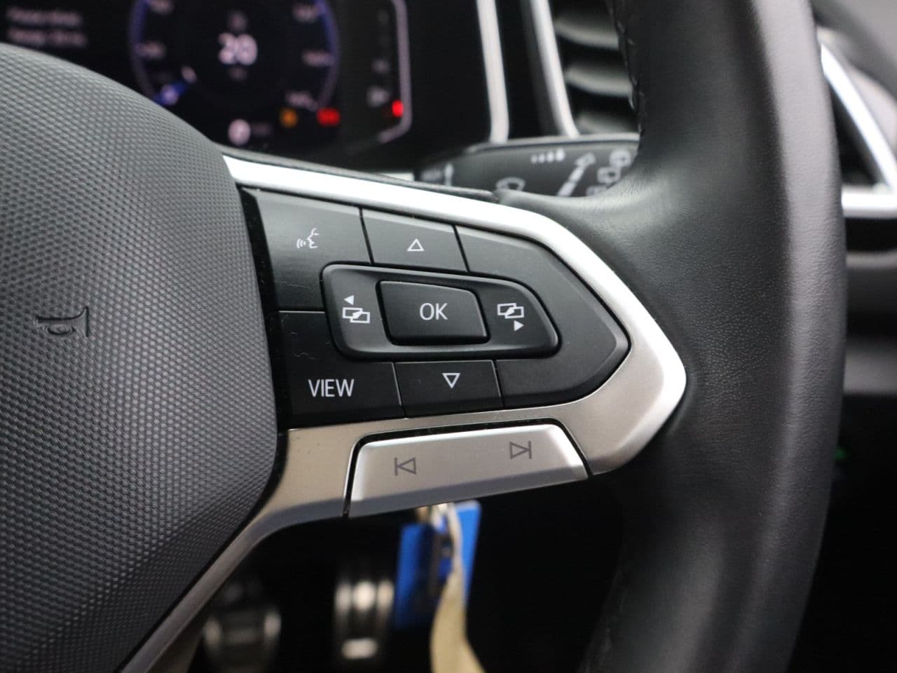 Volkswagen T-Roc 1.5 TSI R-Line — image 18