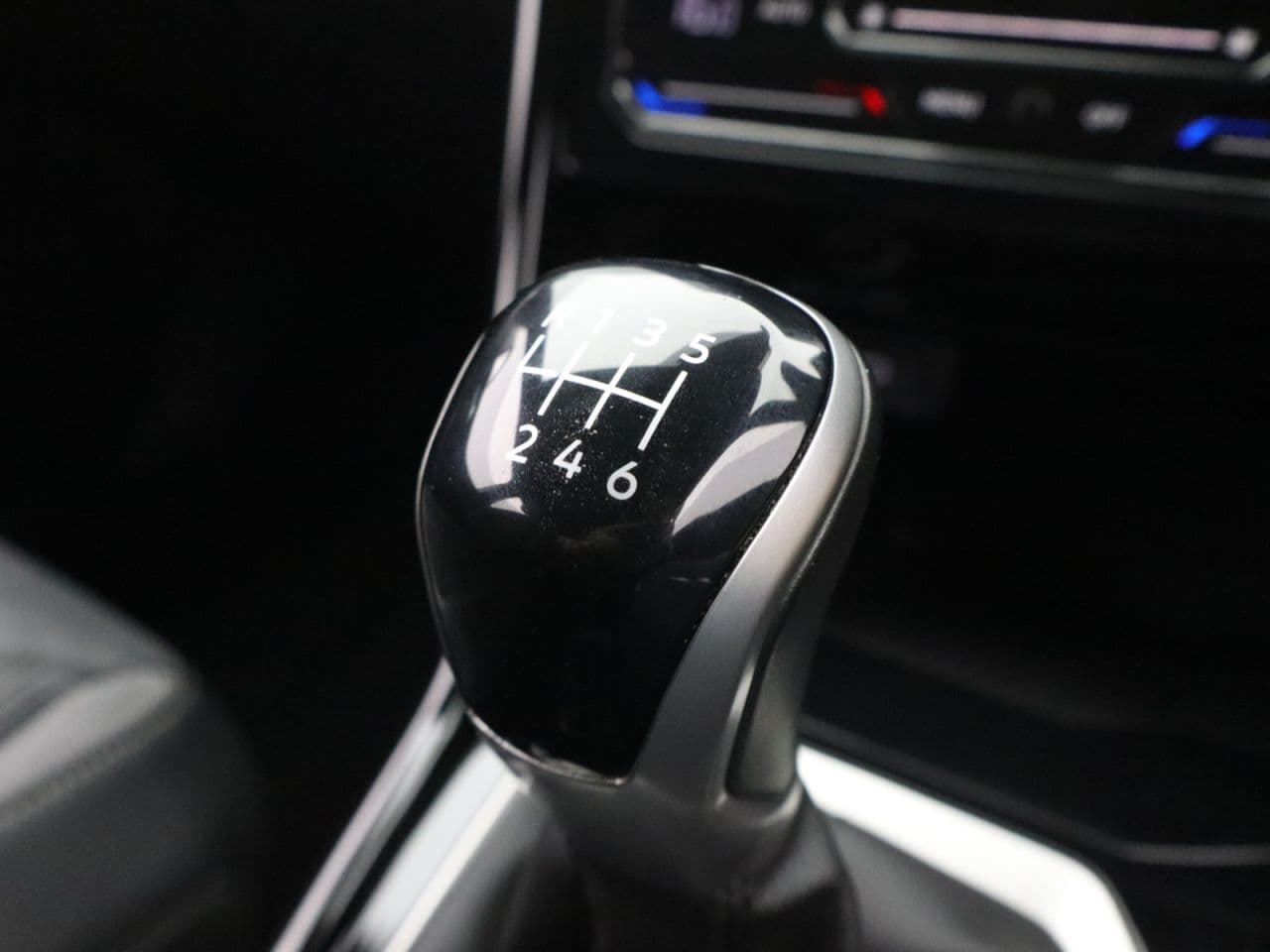 Volkswagen T-Roc 1.5 TSI R-Line — image 26