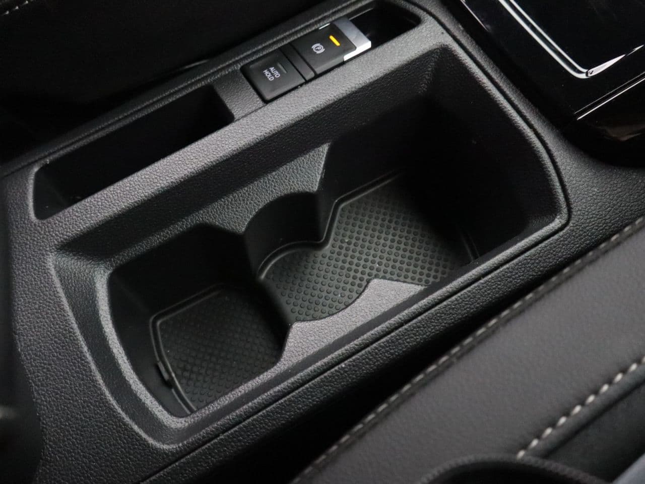 Volkswagen T-Roc 1.5 TSI R-Line — image 27