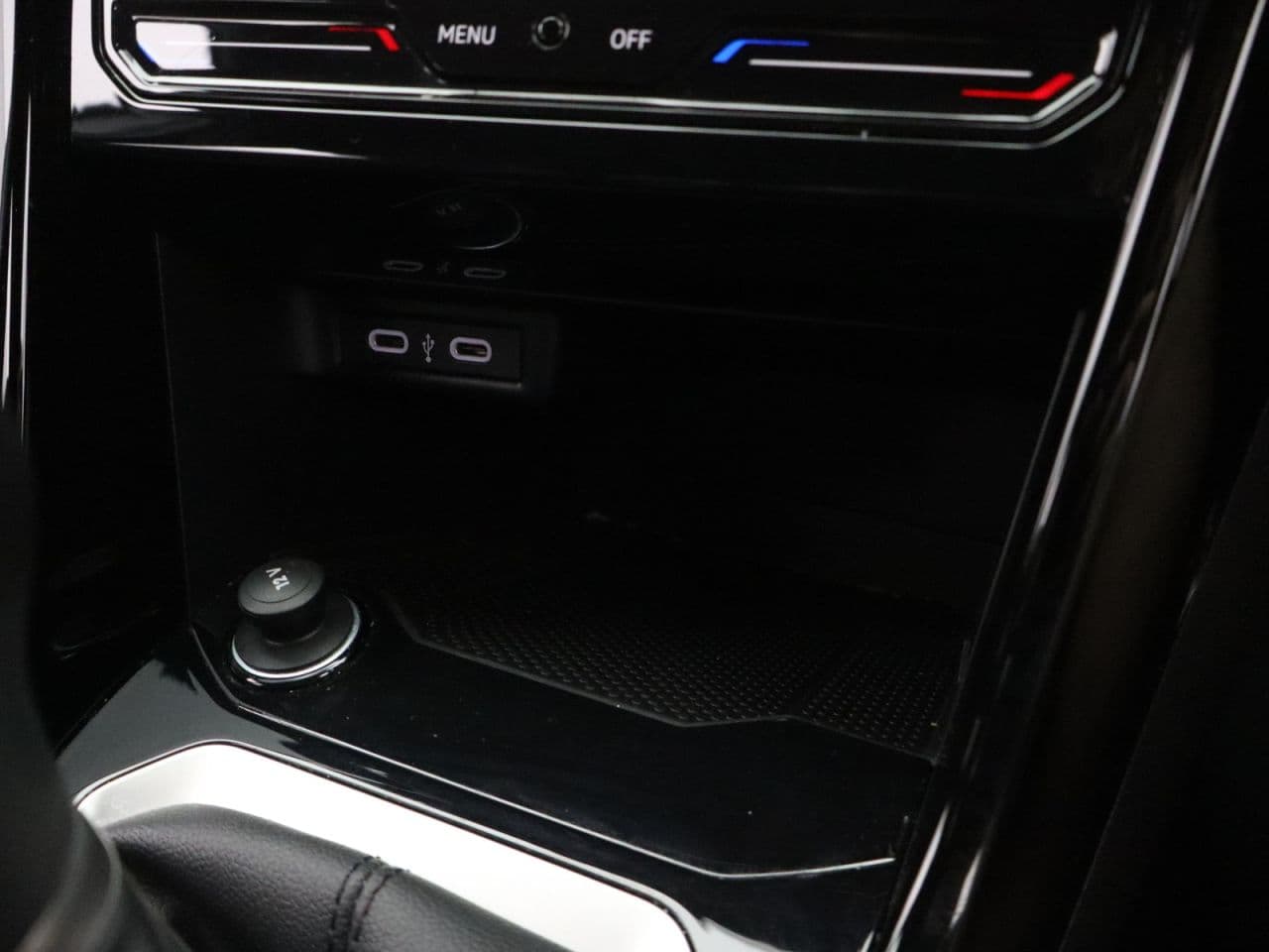 Volkswagen T-Roc 1.5 TSI R-Line — image 29