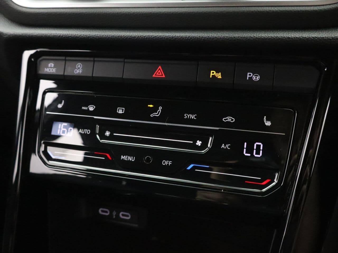 Volkswagen T-Roc 1.5 TSI R-Line — image 30