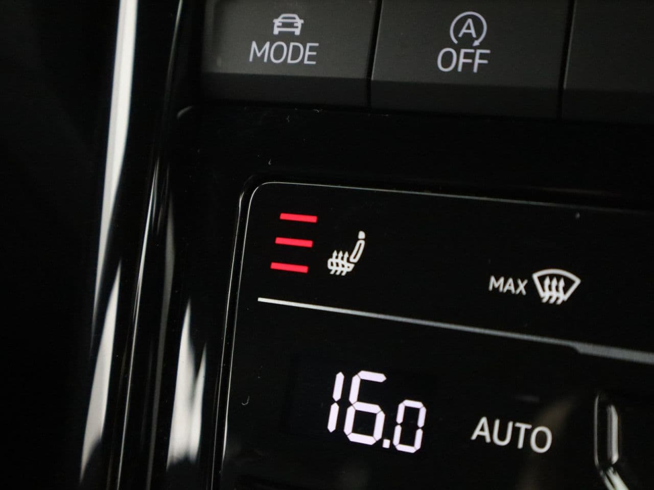 Volkswagen T-Roc 1.5 TSI R-Line — image 31