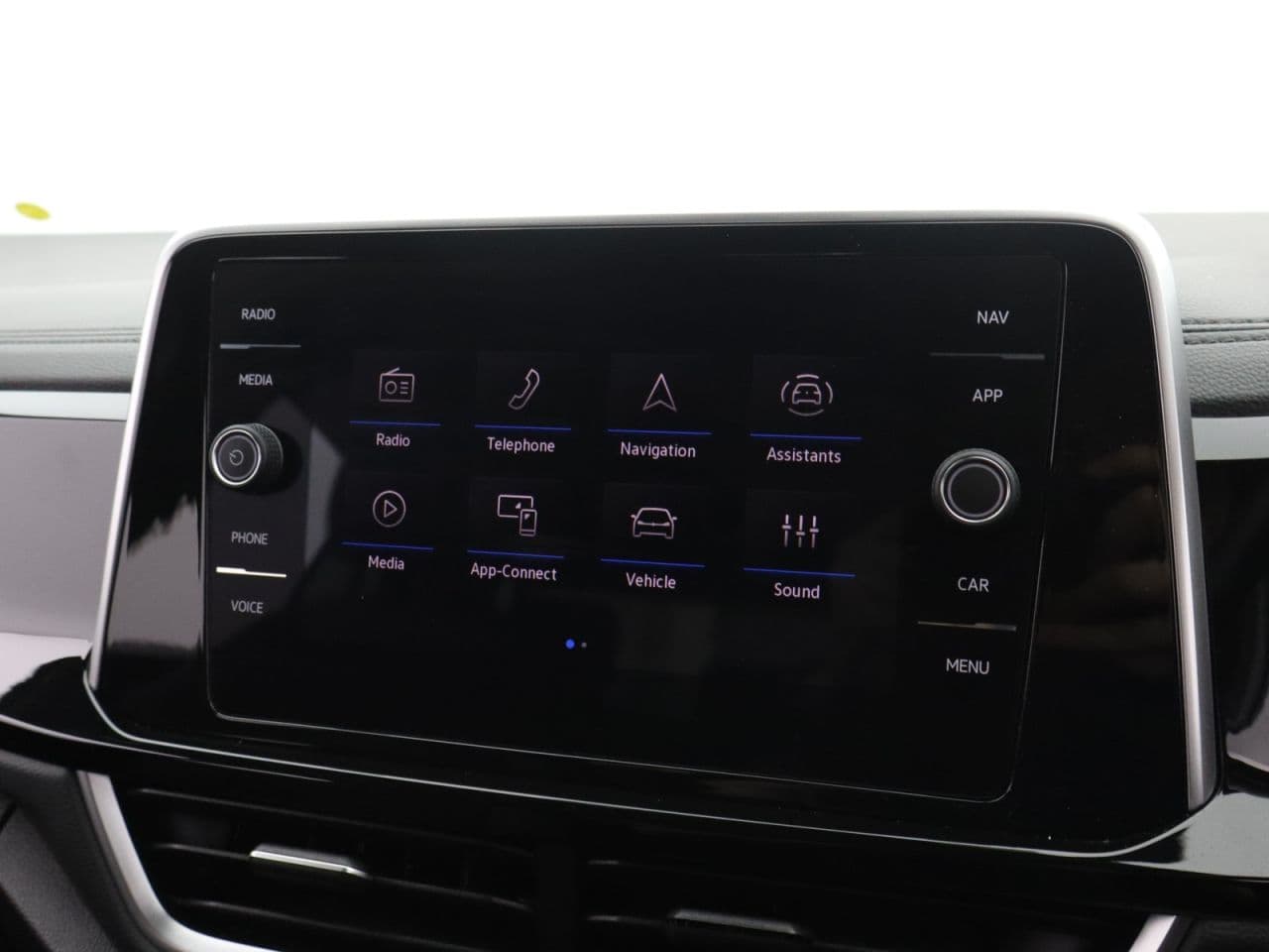 Volkswagen T-Roc 1.5 TSI R-Line — image 32