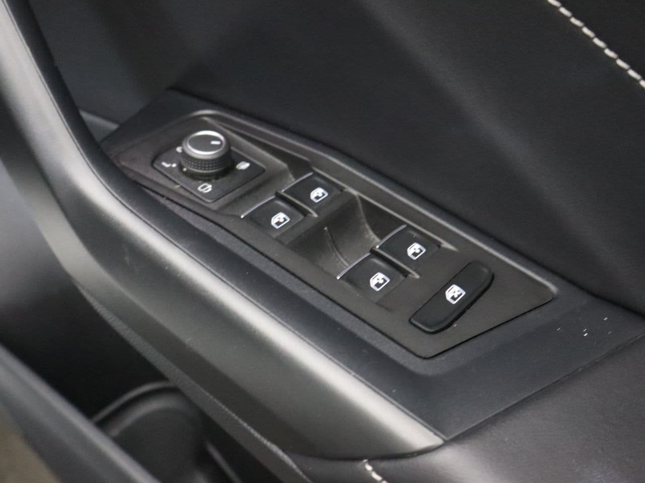 Volkswagen T-Roc 1.5 TSI R-Line — image 46