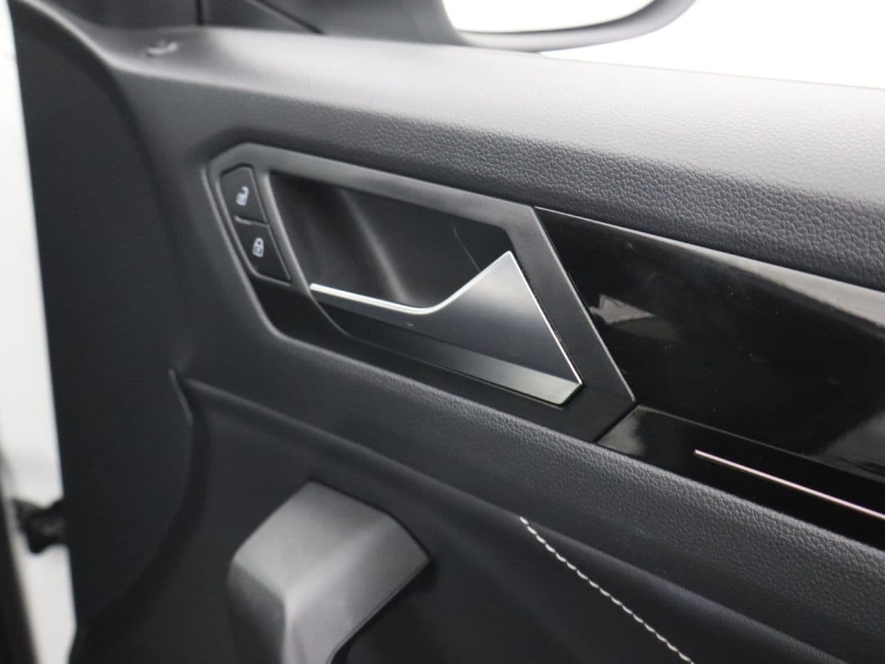 Volkswagen T-Roc 1.5 TSI R-Line — image 47