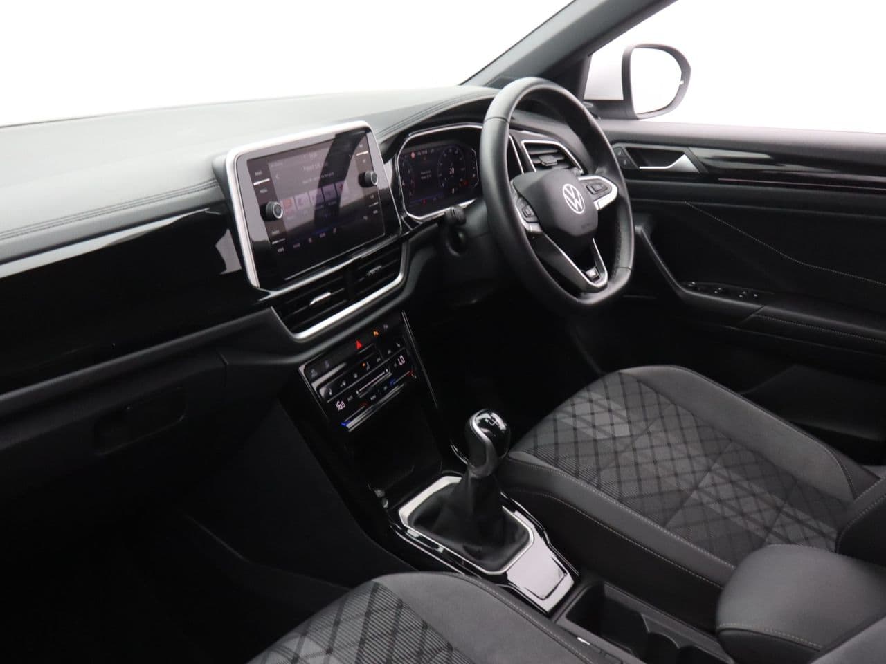 Volkswagen T-Roc 1.5 TSI R-Line — image 40