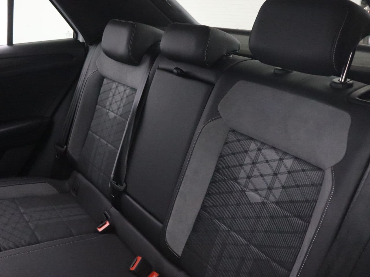 Volkswagen T-Roc 1.5 TSI R-Line — image 43