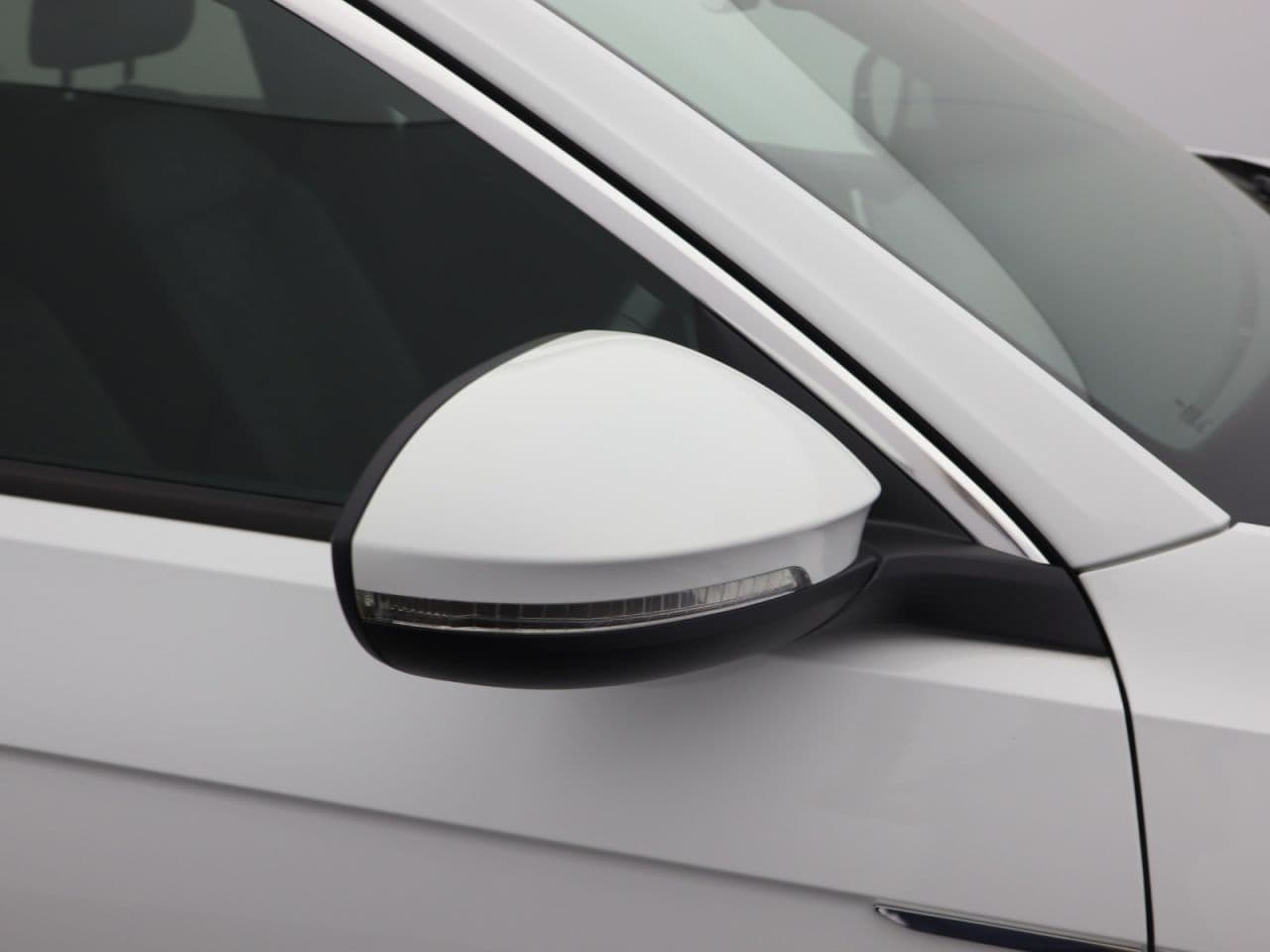 Volkswagen T-Roc 1.5 TSI R-Line — image 51