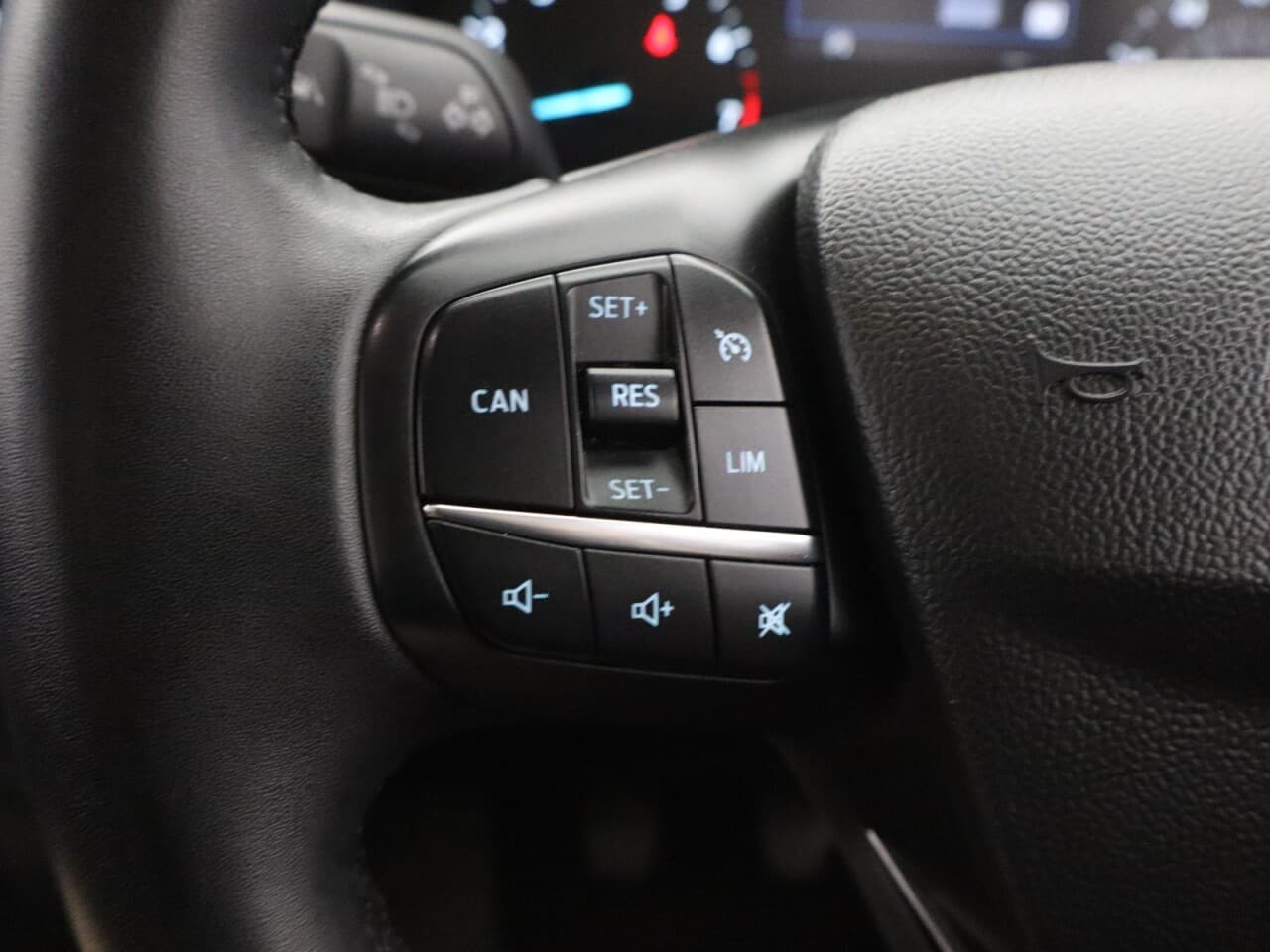 Ford Focus 1.0T EcoBoost Titanium — image 17