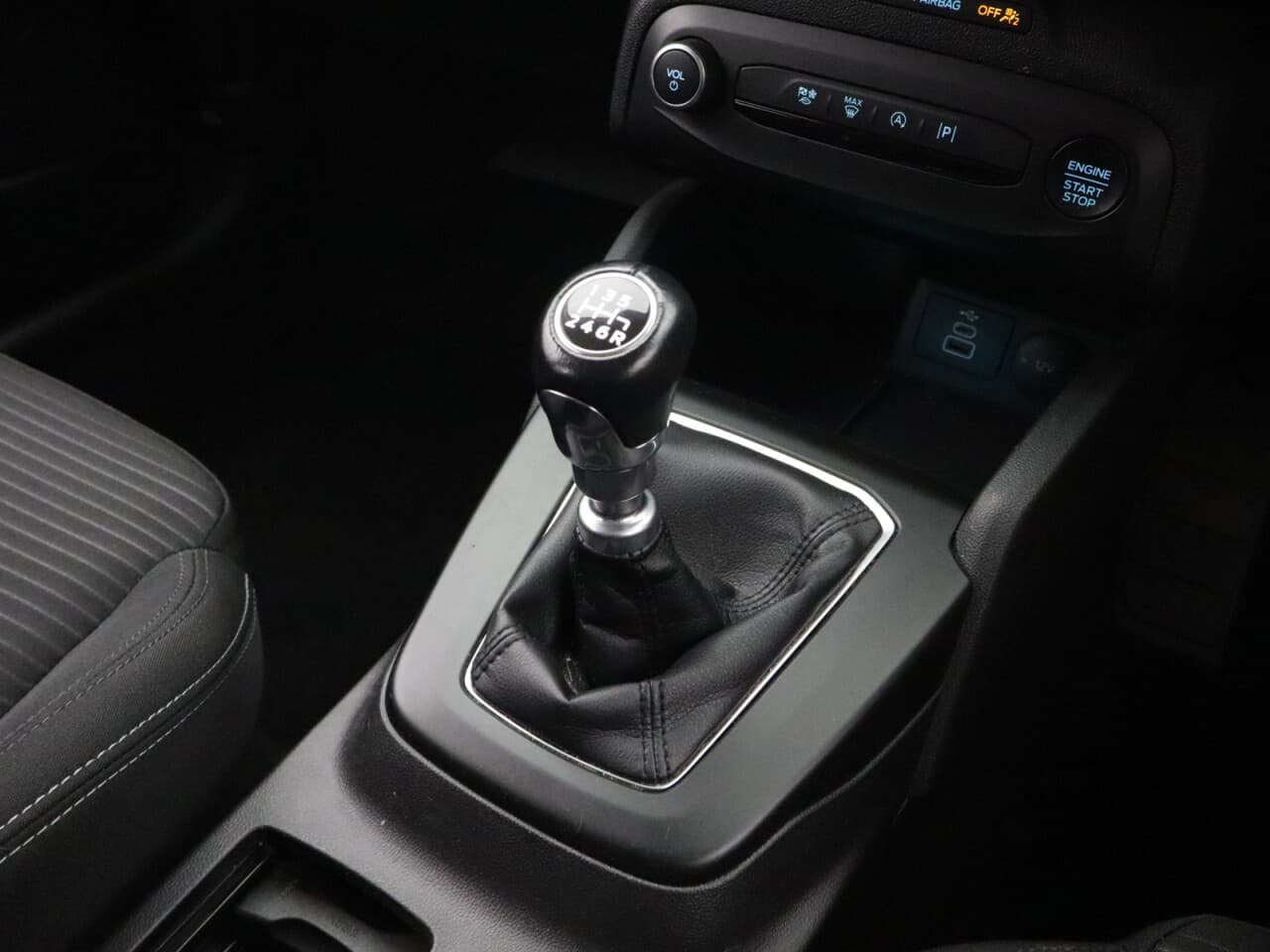 Ford Focus 1.0T EcoBoost Titanium — image 23