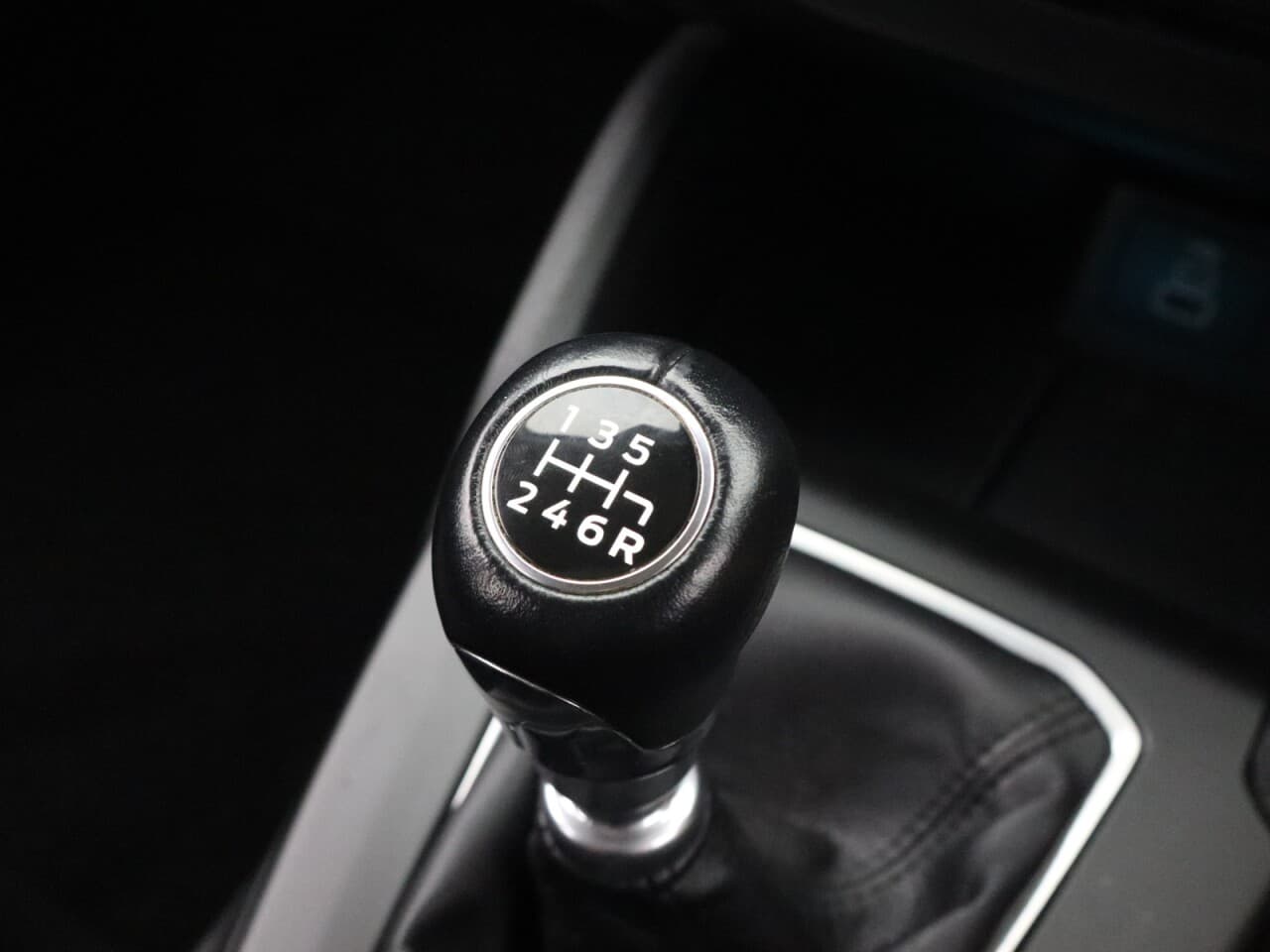 Ford Focus 1.0T EcoBoost Titanium — image 24