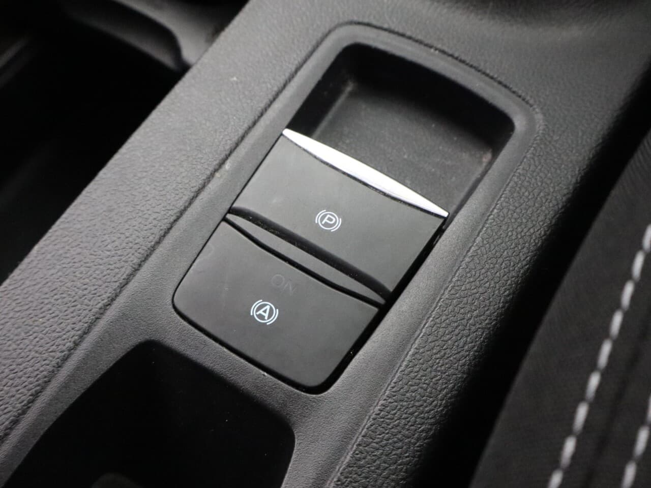 Ford Focus 1.0T EcoBoost Titanium — image 27