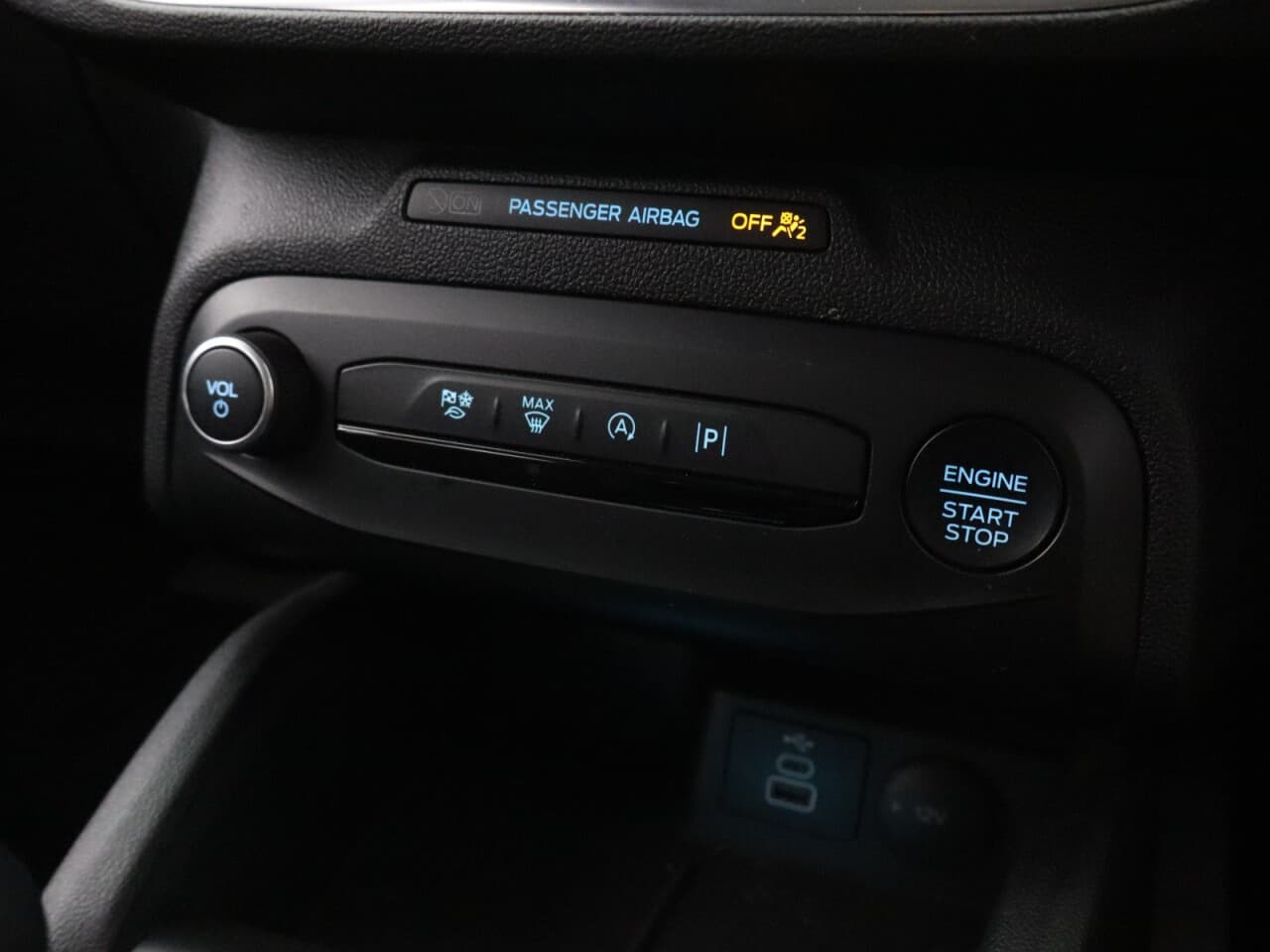 Ford Focus 1.0T EcoBoost Titanium — image 29