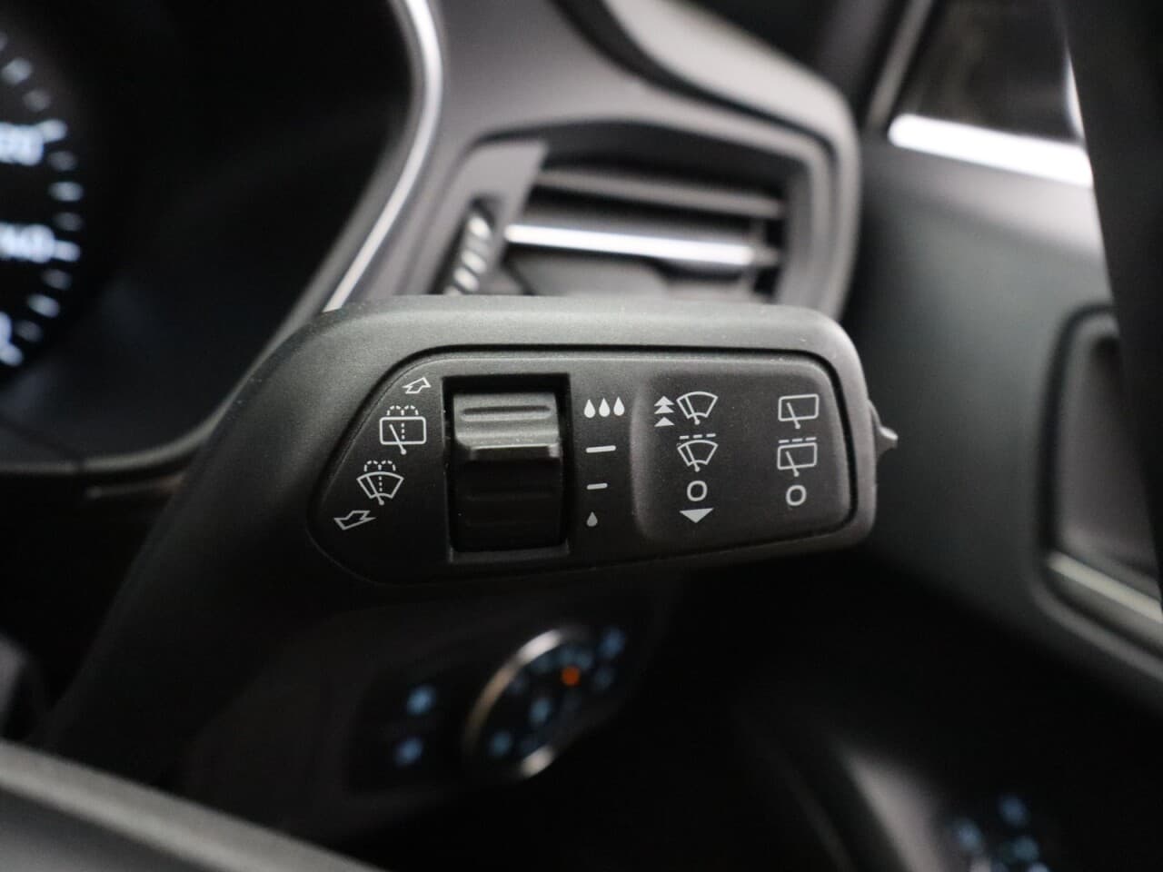 Ford Focus 1.0T EcoBoost Titanium — image 42