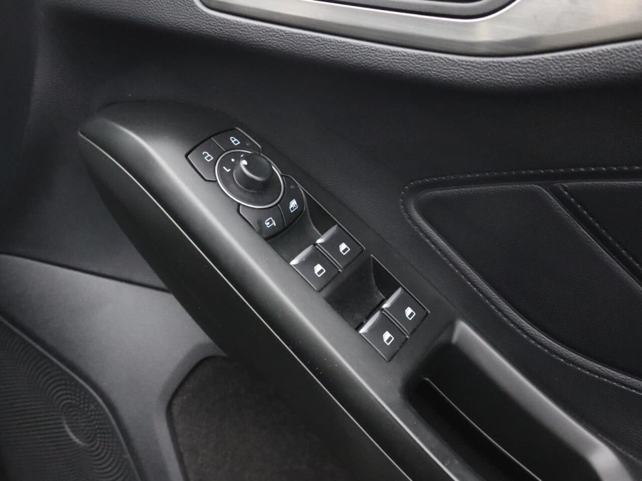 Ford Focus 1.0T EcoBoost Titanium — image 49