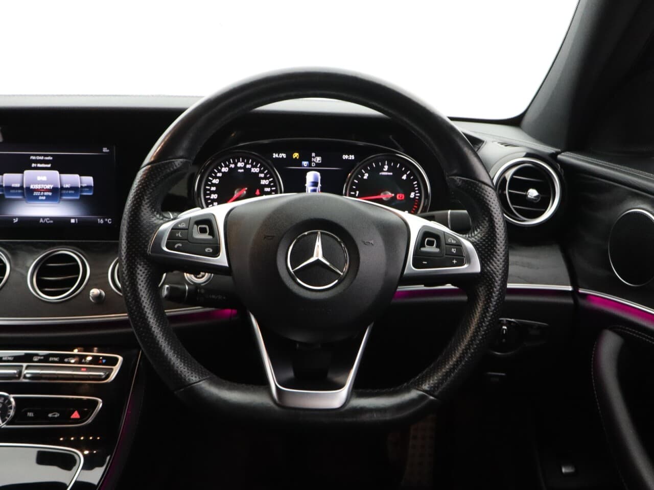 Mercedes-Benz E Class 2.0 E200d AMG Line — image 16