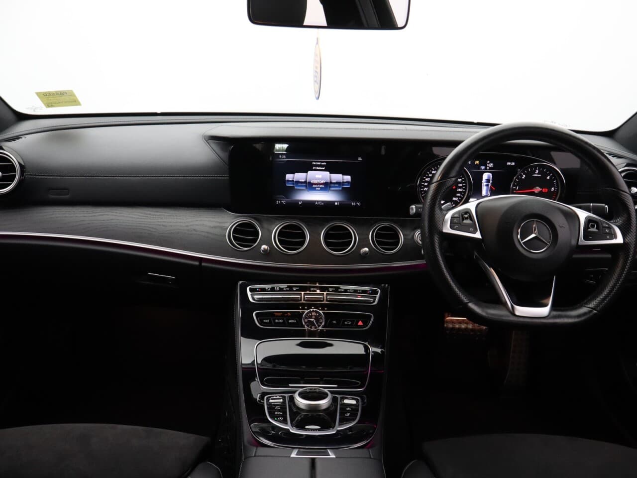 Mercedes-Benz E Class 2.0 E200d AMG Line — image 12