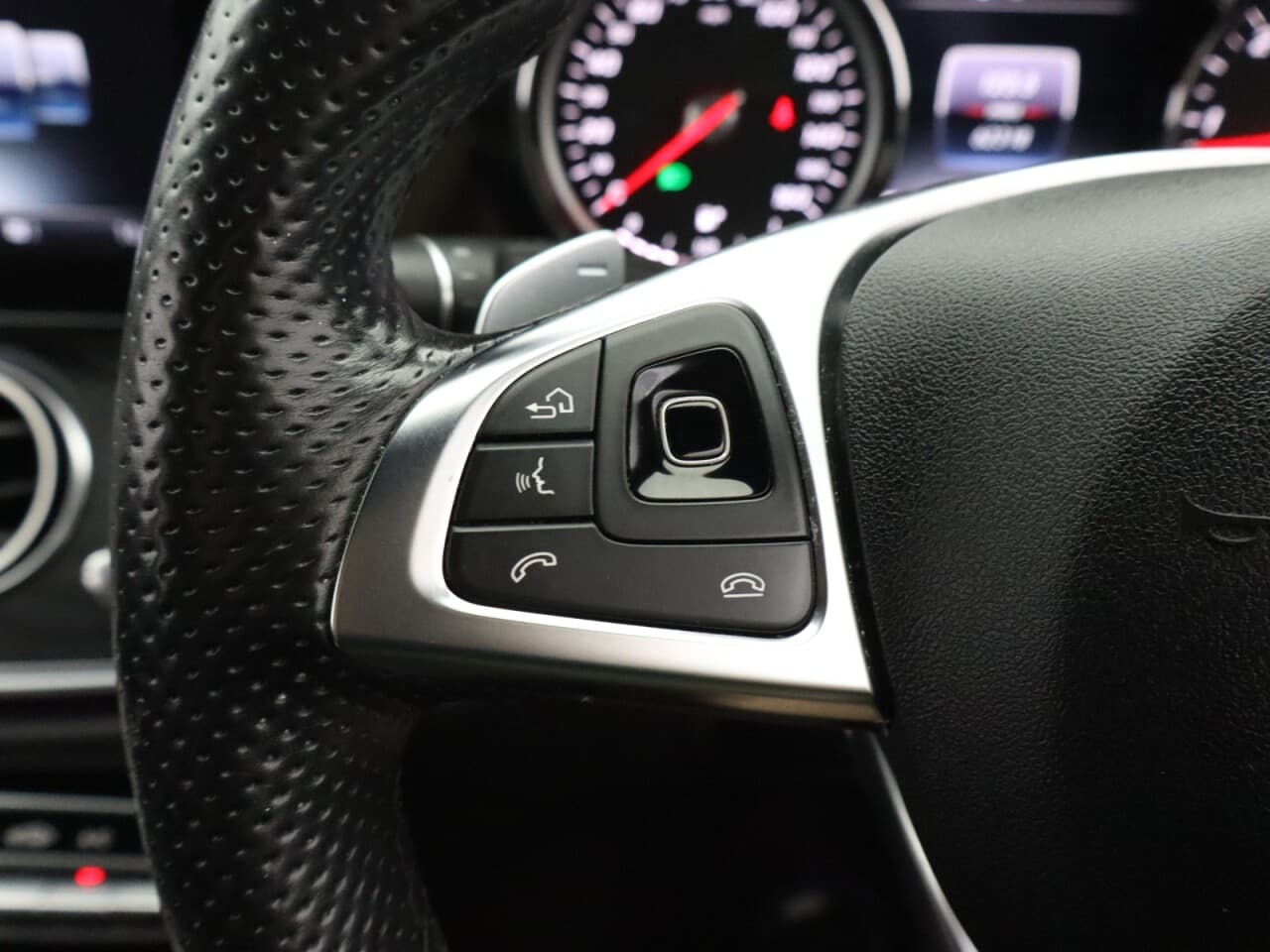Mercedes-Benz E Class 2.0 E200d AMG Line — image 17