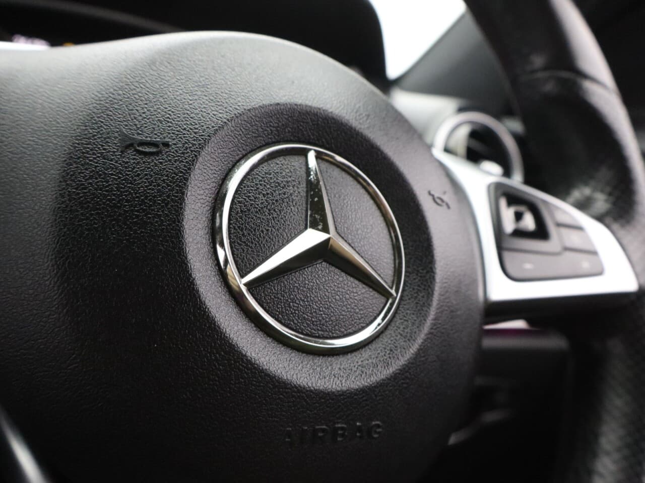 Mercedes-Benz E Class 2.0 E200d AMG Line — image 20