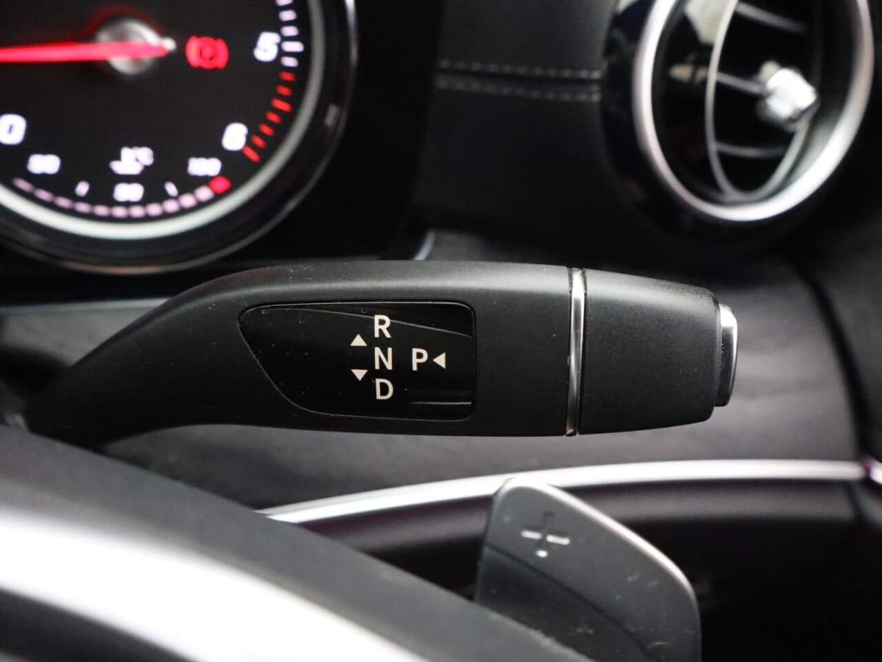 Mercedes-Benz E Class 2.0 E200d AMG Line — image 22