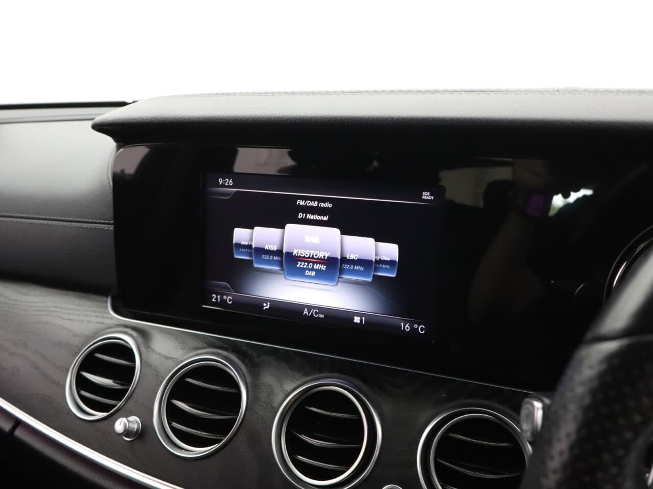 Mercedes-Benz E Class 2.0 E200d AMG Line — image 23