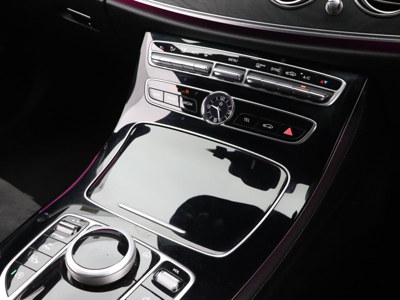 Mercedes-Benz E Class 2.0 E200d AMG Line — image 24