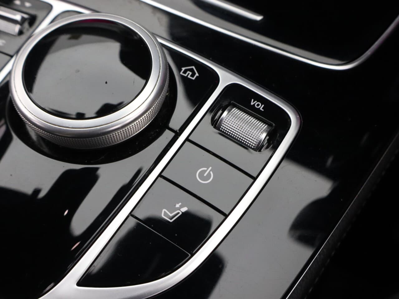 Mercedes-Benz E Class 2.0 E200d AMG Line — image 28