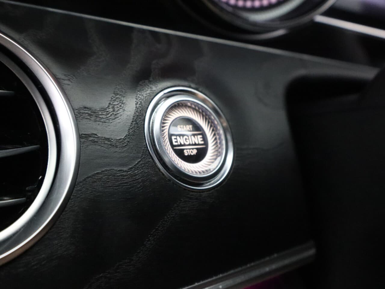 Mercedes-Benz E Class 2.0 E200d AMG Line — image 33