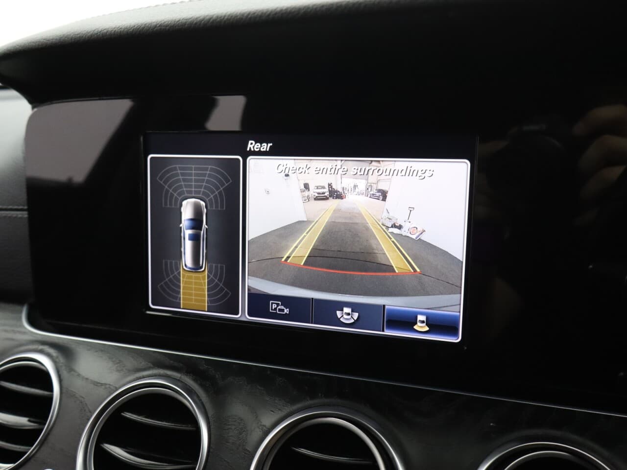 Mercedes-Benz E Class 2.0 E200d AMG Line — image 35