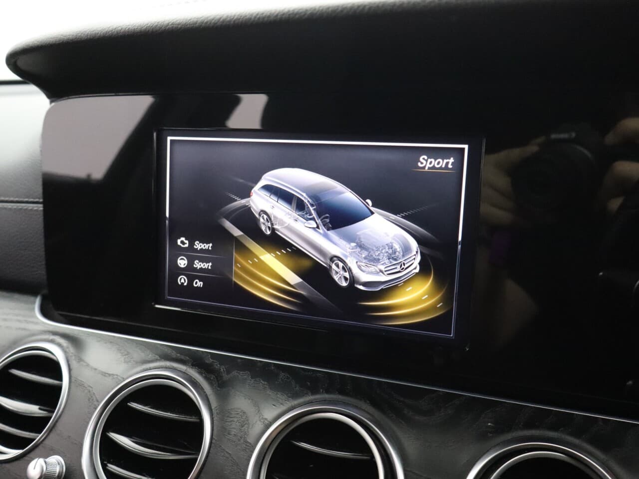 Mercedes-Benz E Class 2.0 E200d AMG Line — image 36