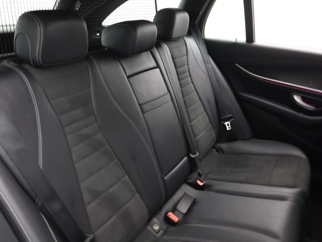 Mercedes-Benz E Class 2.0 E200d AMG Line — image 44