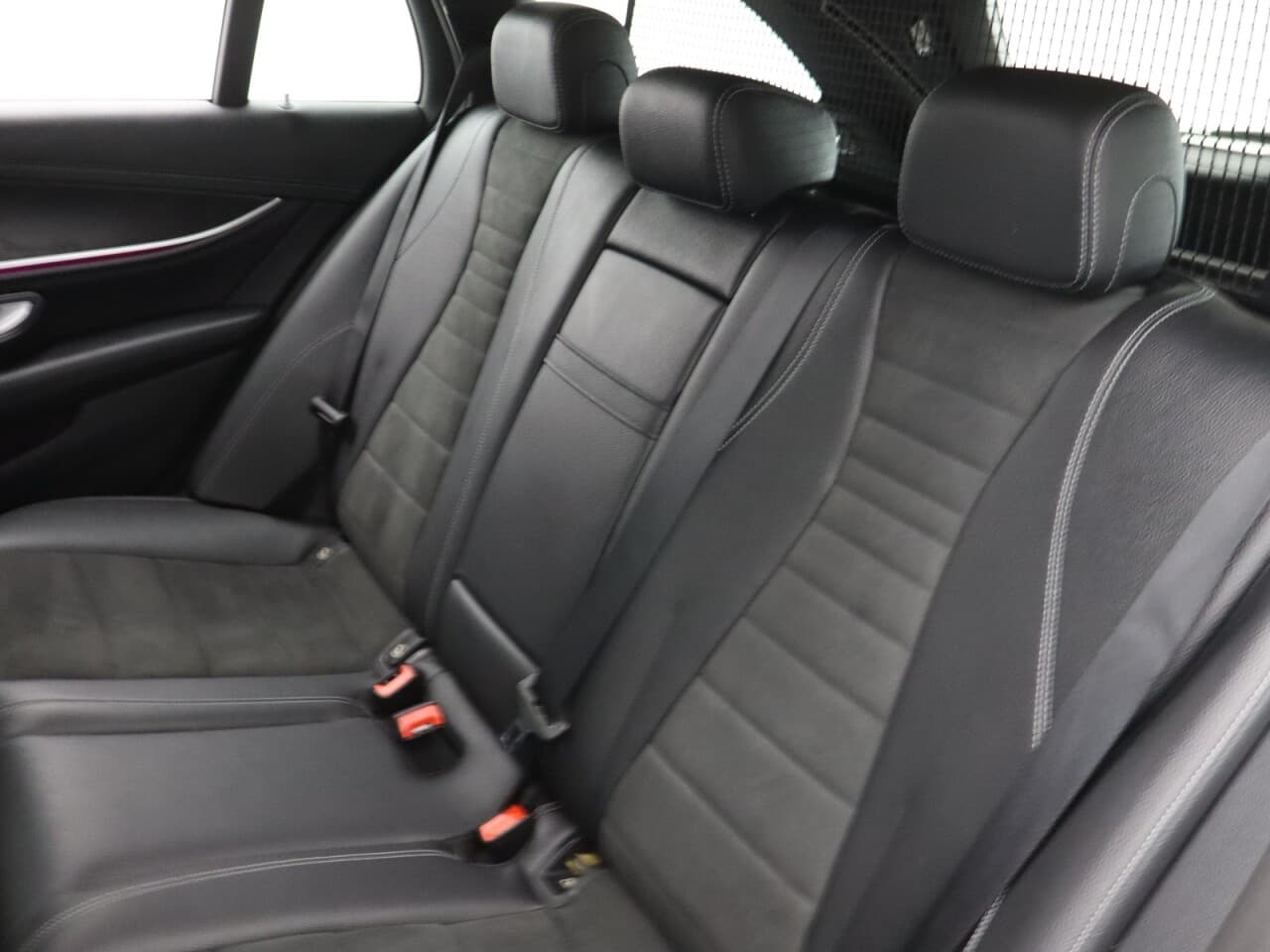 Mercedes-Benz E Class 2.0 E200d AMG Line — image 45