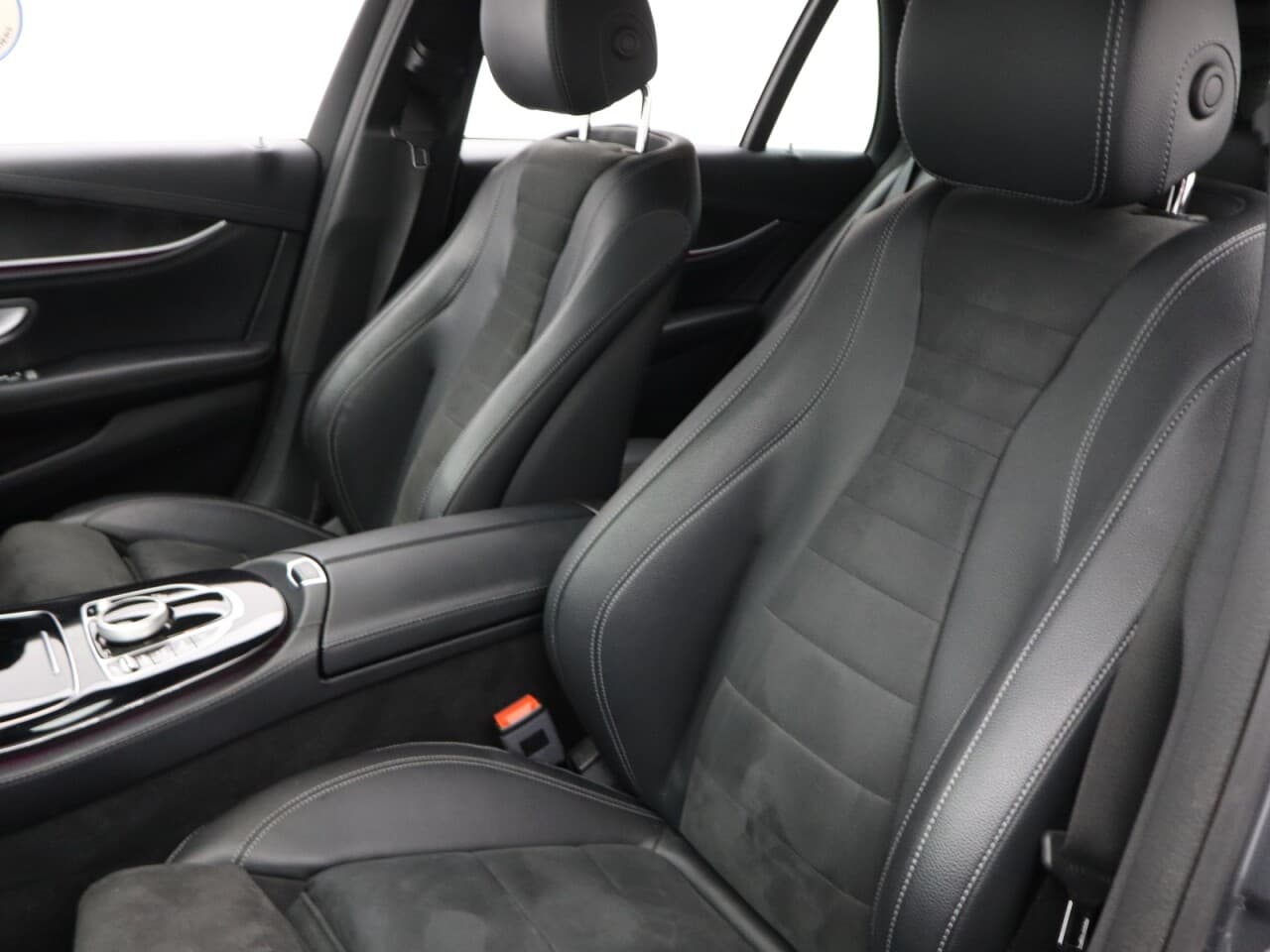 Mercedes-Benz E Class 2.0 E200d AMG Line — image 43