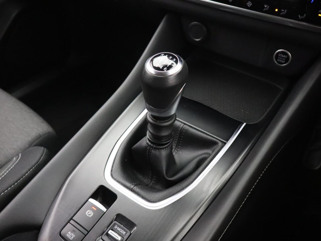 Nissan Qashqai 1.3 DIG-T MHEV N-Connecta — image 23