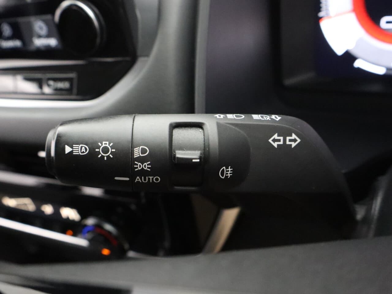 Nissan Qashqai 1.3 DIG-T MHEV N-Connecta — image 35