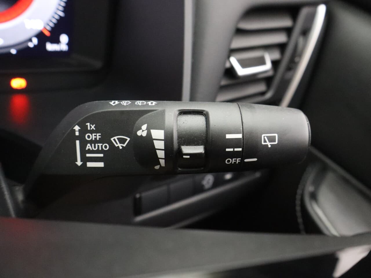 Nissan Qashqai 1.3 DIG-T MHEV N-Connecta — image 36