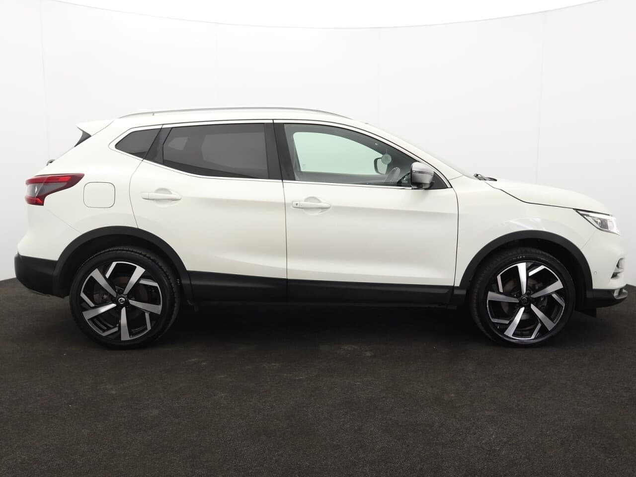 Nissan Qashqai 1.3 DIG-T Tekna+ — image 11