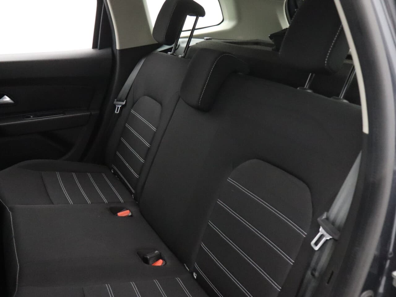 Dacia Duster 1.0 TCe Comfort — image 40