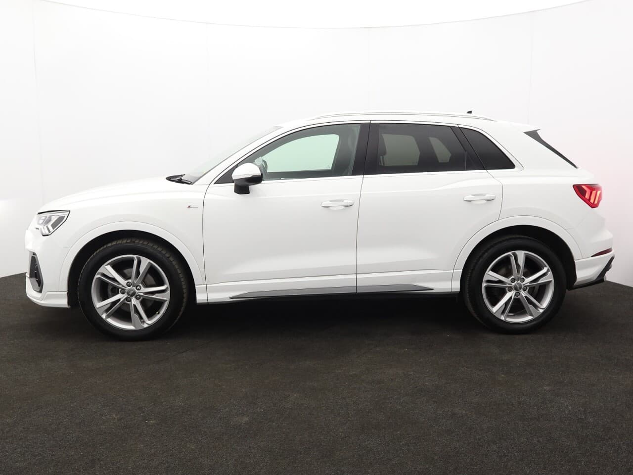 Audi Q3 1.5 TFSI CoD 35 S line — image 6