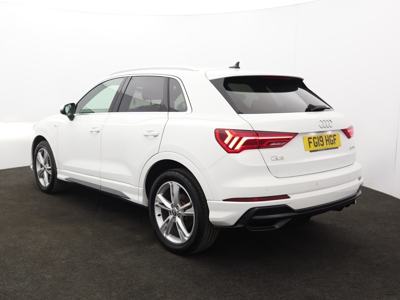 Audi Q3 1.5 TFSI CoD 35 S line — image 8